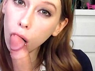X-rated camgirl gives her day an harbinger closeup